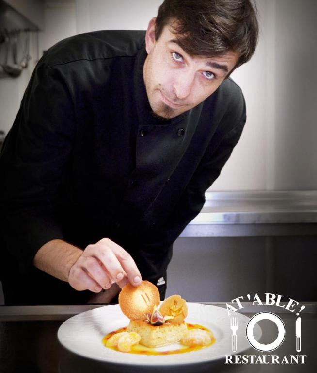 Logis Hotel Restaurant La Boule D'Or Chinon Dış mekan fotoğraf