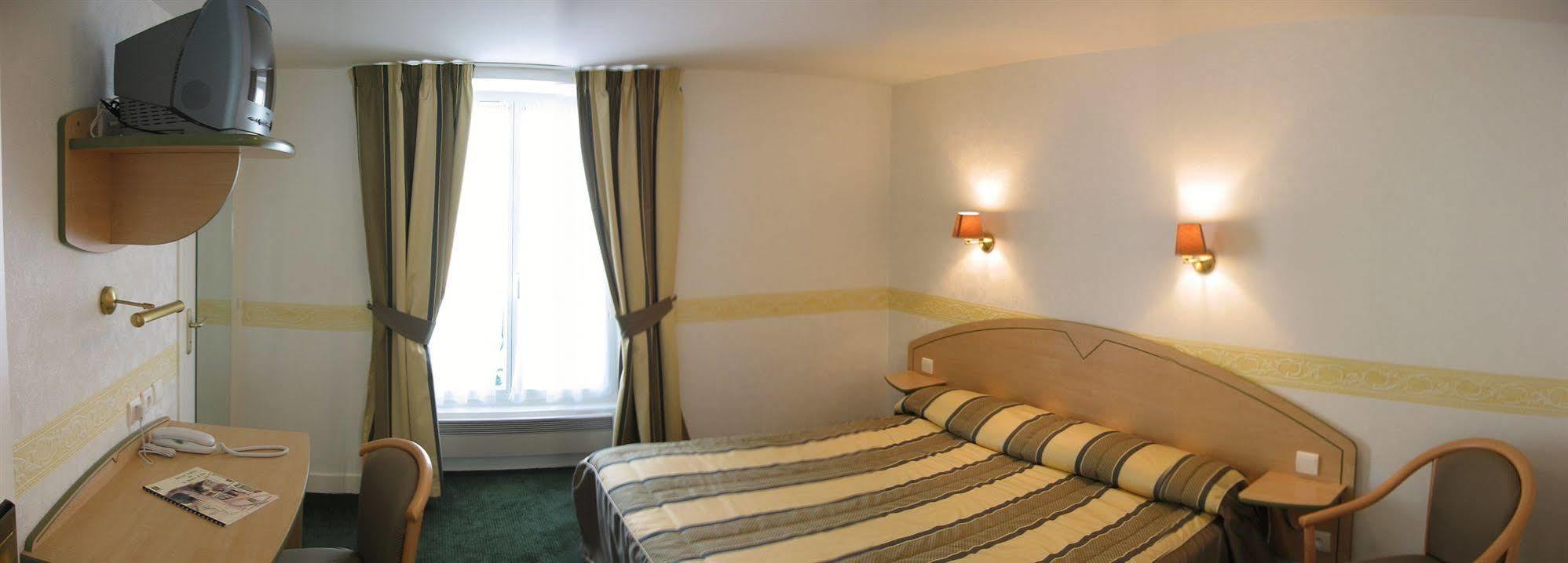 Logis Hotel Restaurant La Boule D'Or Chinon Dış mekan fotoğraf