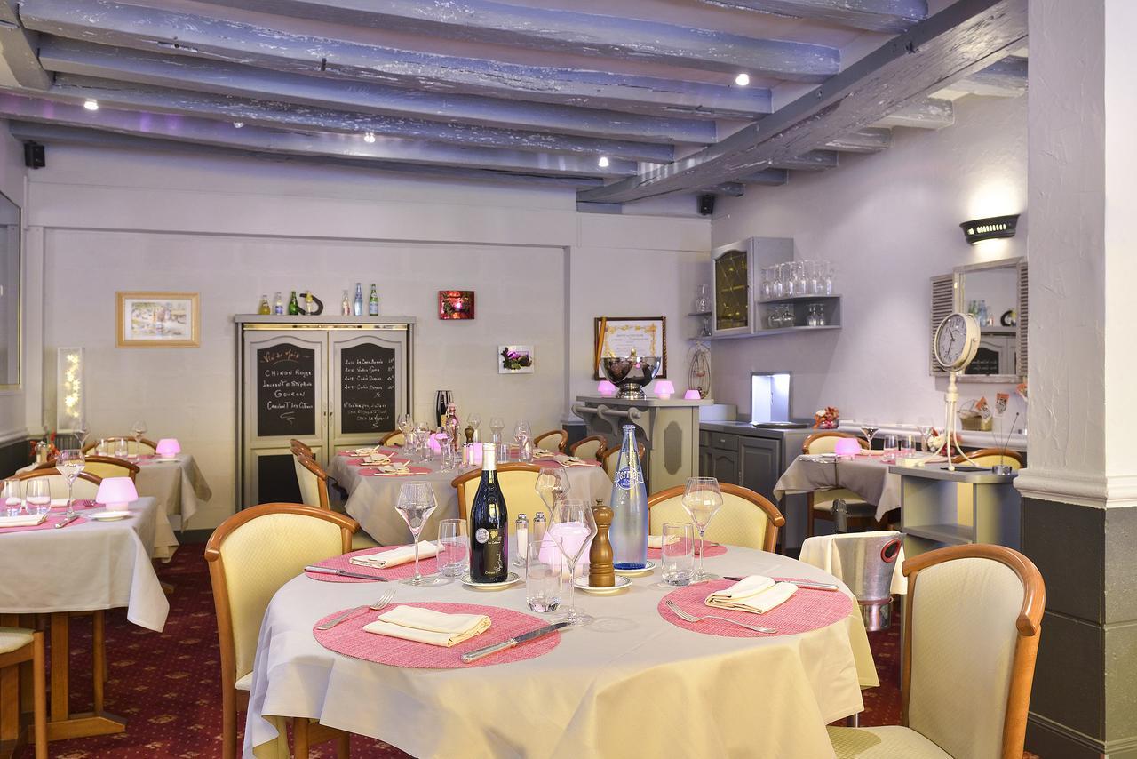 Logis Hotel Restaurant La Boule D'Or Chinon Dış mekan fotoğraf